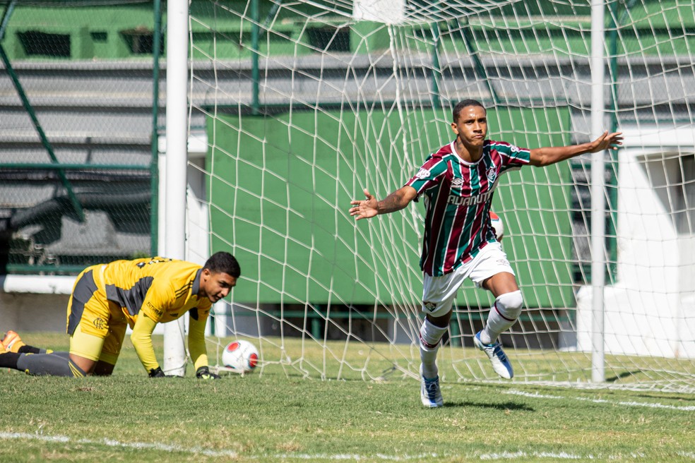 Miguel Vinicius marca o gol da vitória do Fluminense — Foto: Leonardo Brasil/FFC