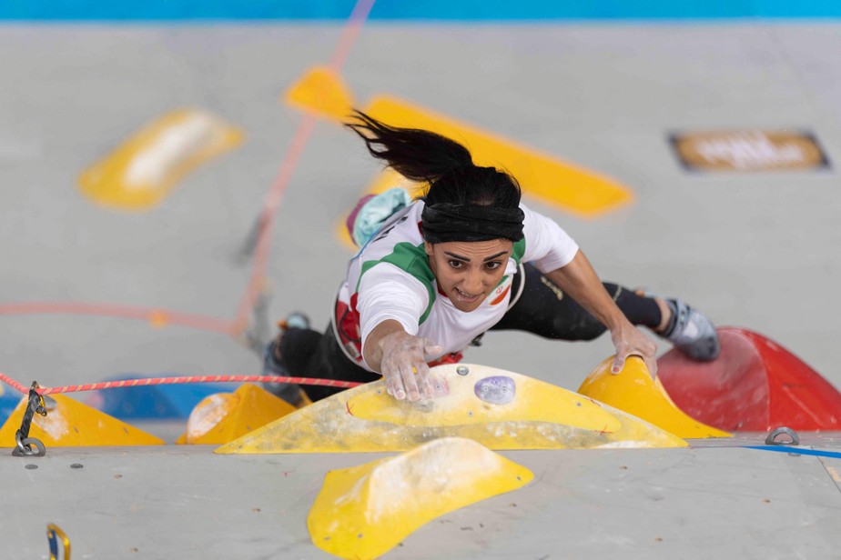 Escaladora iraniana Elnaz Rekabi, durante Campeonato Asiático de Escalada Esportiva, em Seul
