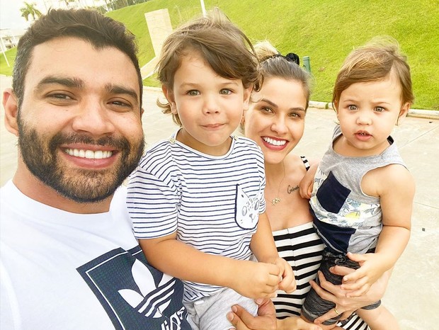 Gusttavo Lima e Andressa Suita com os filhos, Gabriel e Samuel (Foto: Reprodução/Instagram)