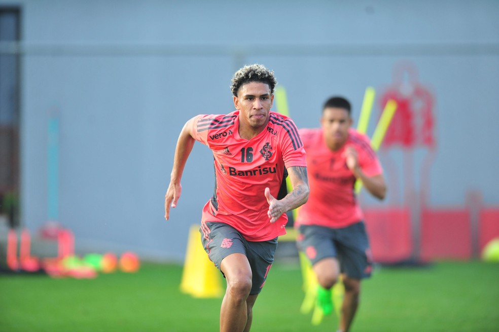 Paulo Victor lateral-esquerdo Inter — Foto: Ricardo Duarte/Divulgação, Internacional