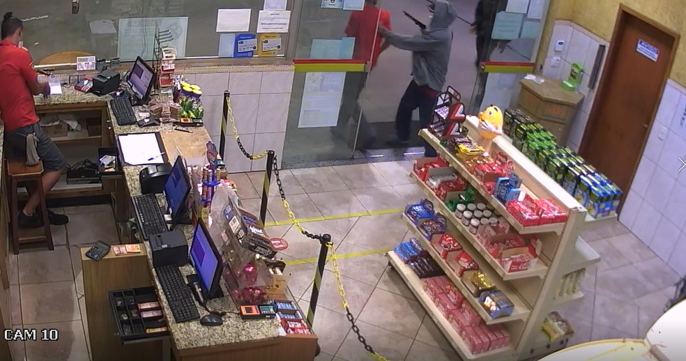 Roubo foi registrado na noite deste sábado (6), em Santo Anastácio — Foto: Reprodução