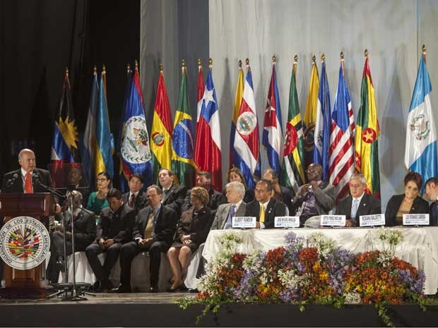 Secretário-Geral da Organização dos Estados Americanos, o chileno José Miguel Insulza discursa durante a inauguração da XLIII Assembléia Geral da OEA em Antigua Guatemala (Foto: AFP PHOTO / STR)