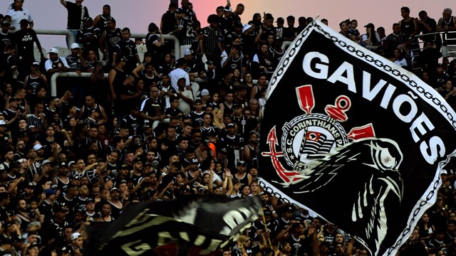 Torcida do Corinthians em jogo contra o Santo André