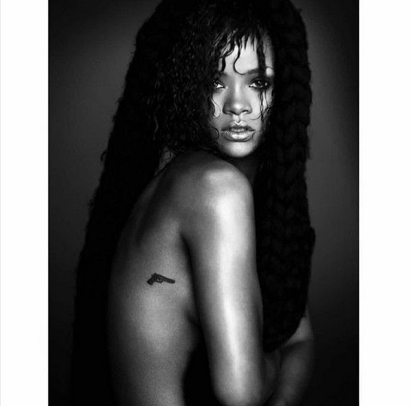 A foto compartilhada pelo fotógrafo Russell James celebrando o aniversário da cantora Rihanna (Foto: Instagram)