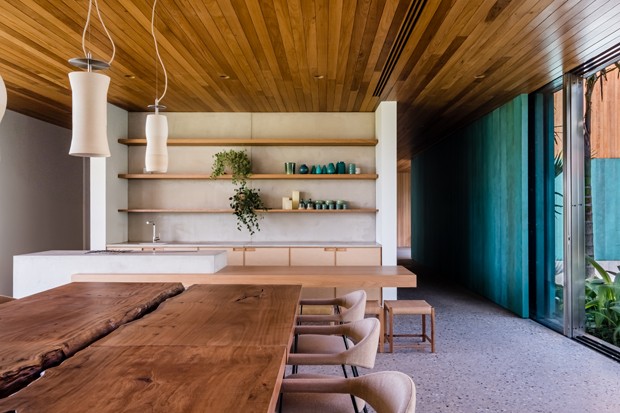 Materiais naturais decoram em casa de campo de 900 m² no interior de São Paulo (Foto: Nathalie Artaxo)