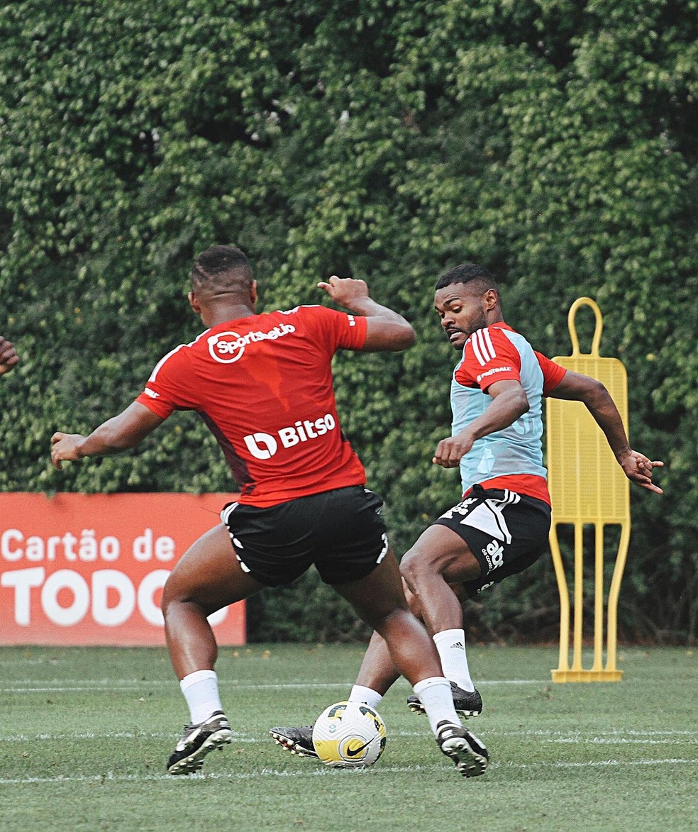 Nikão em treino do São Paulo no início de outubro — Foto: Divulgação