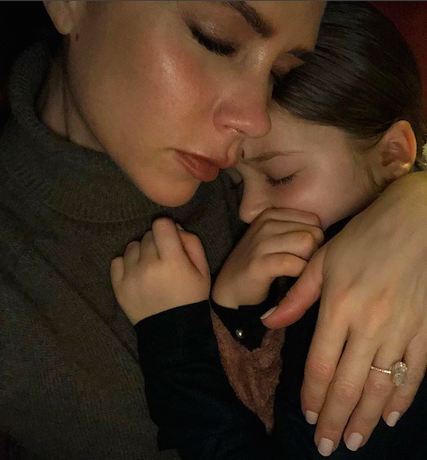 Victoria Beckham com a filha (Foto: Instagram)