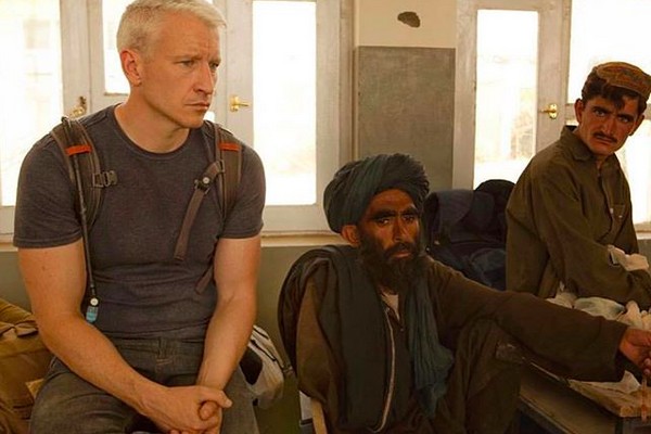O jornalista Anderson Cooper durante uma reportagem da CNN (Foto: Instagram)