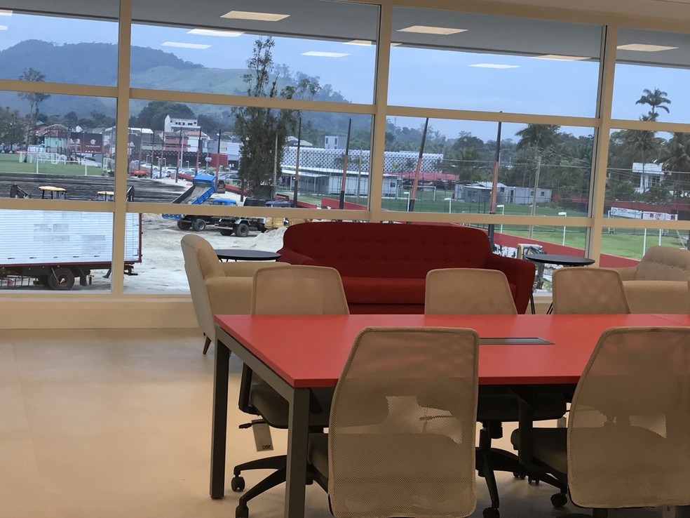 Nova sala da comiss�o t�cnica do Flamengo � Foto: Cah� Mota/GloboEsporte.com