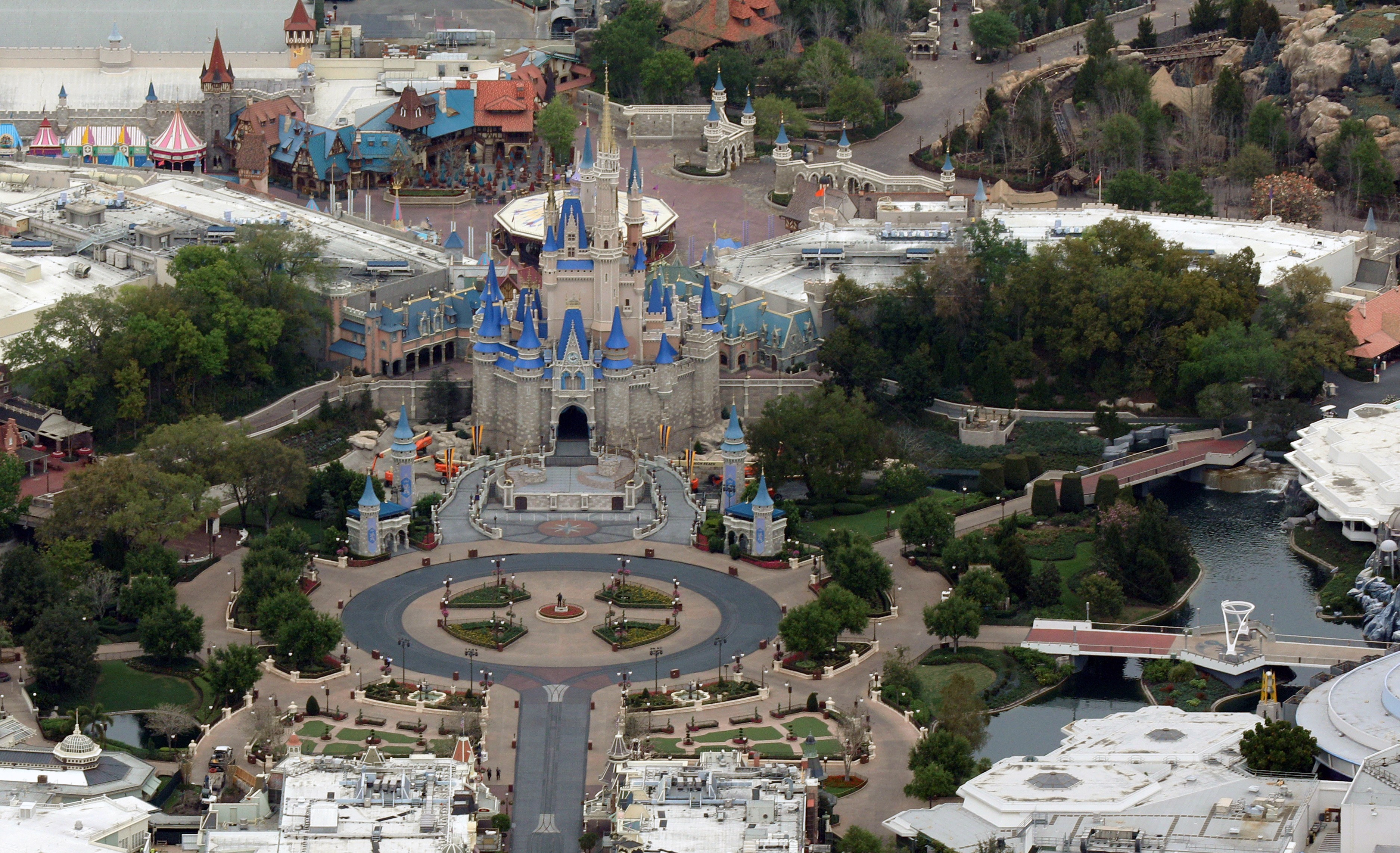 Disney fechará pelo menos 60 lojas físicas na América do Norte este ano thumbnail