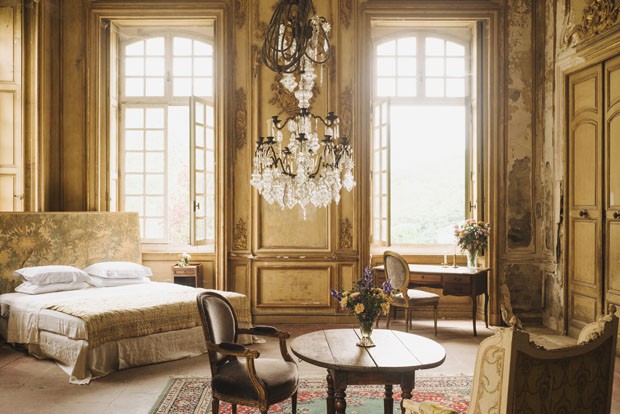 Staying in the historic Chateau de Gudanes, an 18th-century neoclassical château in the commune of Château-Verdun built on the site of an older castle destroyed in 1580 and currently under restoration by the Waters family. (Foto: reprodução)