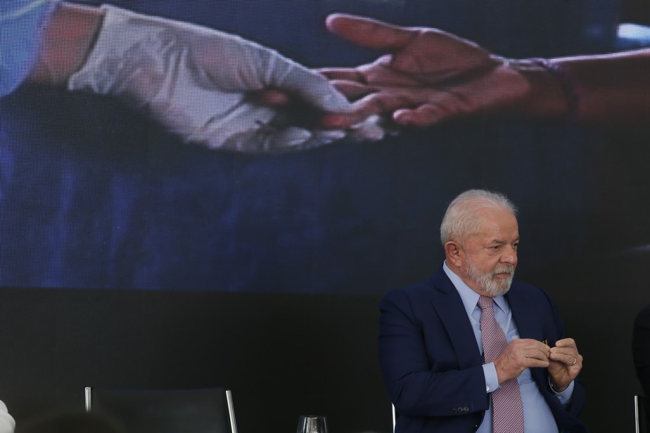 Isolamento. O presidente Lula em evento no Palácio do Planalto: no início de seu terceiro mandato, o petista vem priorizando a agenda internacional, enquanto sofre com a falta de base coesa no Congresso