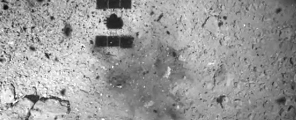 Sonda Hayabusa2 captura vídeo sobre impactos que causou no asteroide Ryugu durante missão da Agência de Exploração Aeroespacial do Japão, JAXA (Foto: Hayabusa2/JAXA)