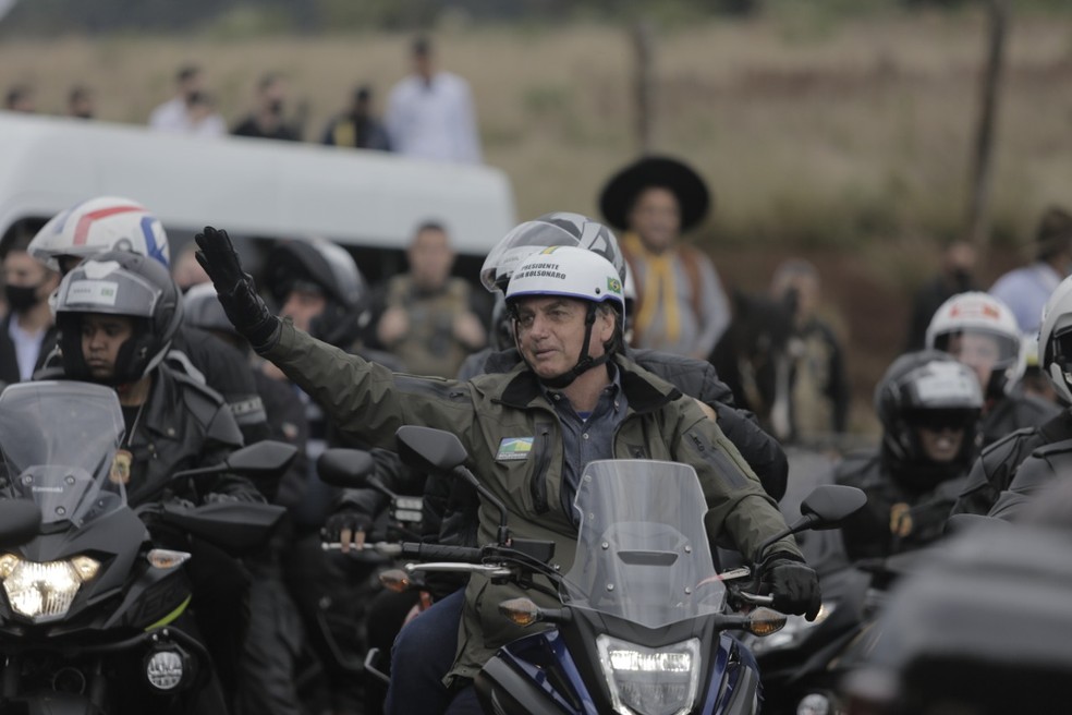 Bolsonaro passeia de motocicleta em Chapecó (SC) em junho de 2021 — Foto: Sirli Freitas/Especial DC