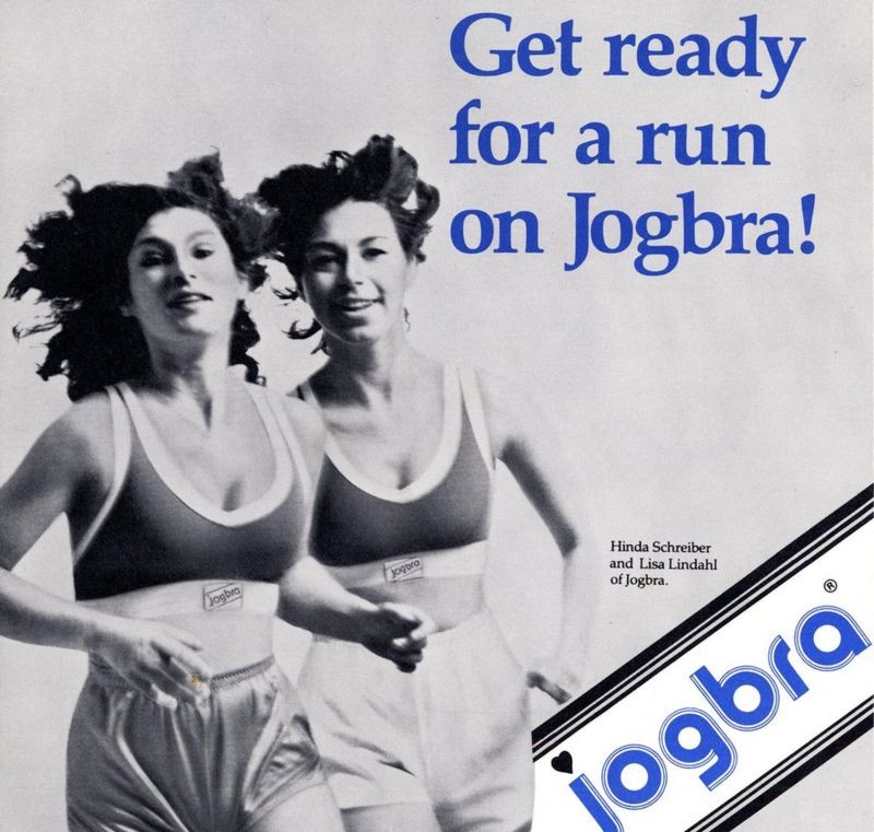 Lindahl e Miller foram modelos dos primeiros anúncios do sutiã esportivo da marca Jogbra (Foto: BBC News)