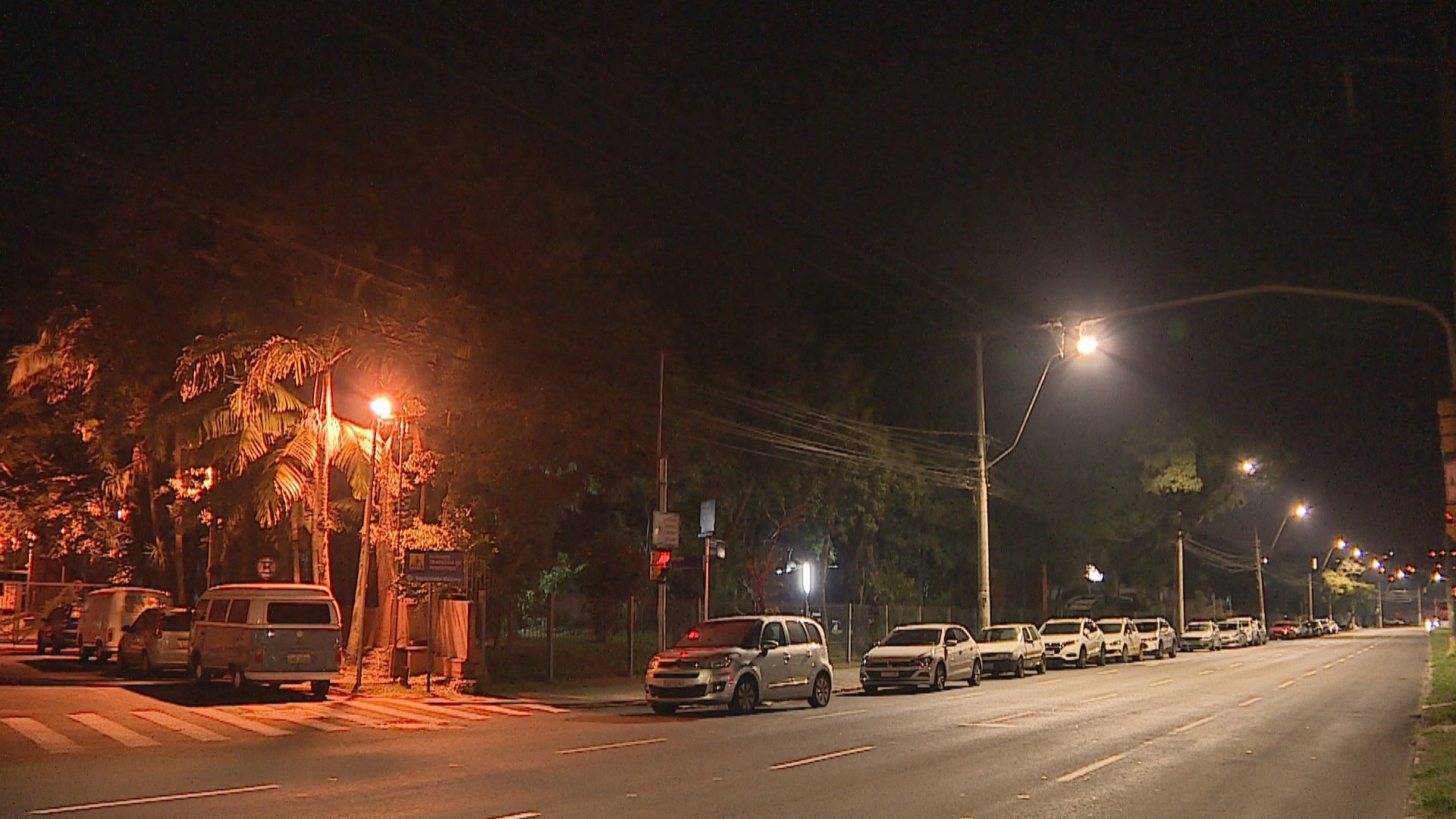 Porto Alegre tem fila durante a madrugada para aplicação da 2ª dose de CoronaVac em atraso