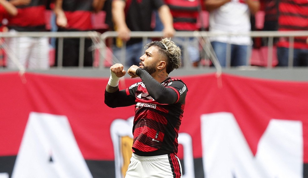 Gabriel faz gesto de choro à torcida do Botafogo — Foto: Adriano Machado/Reuters