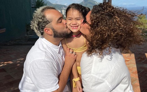 Fran, filho de Preta Gil, e a ex Laura Fernandez se reúnem nos 6 anos de Sol de Maria