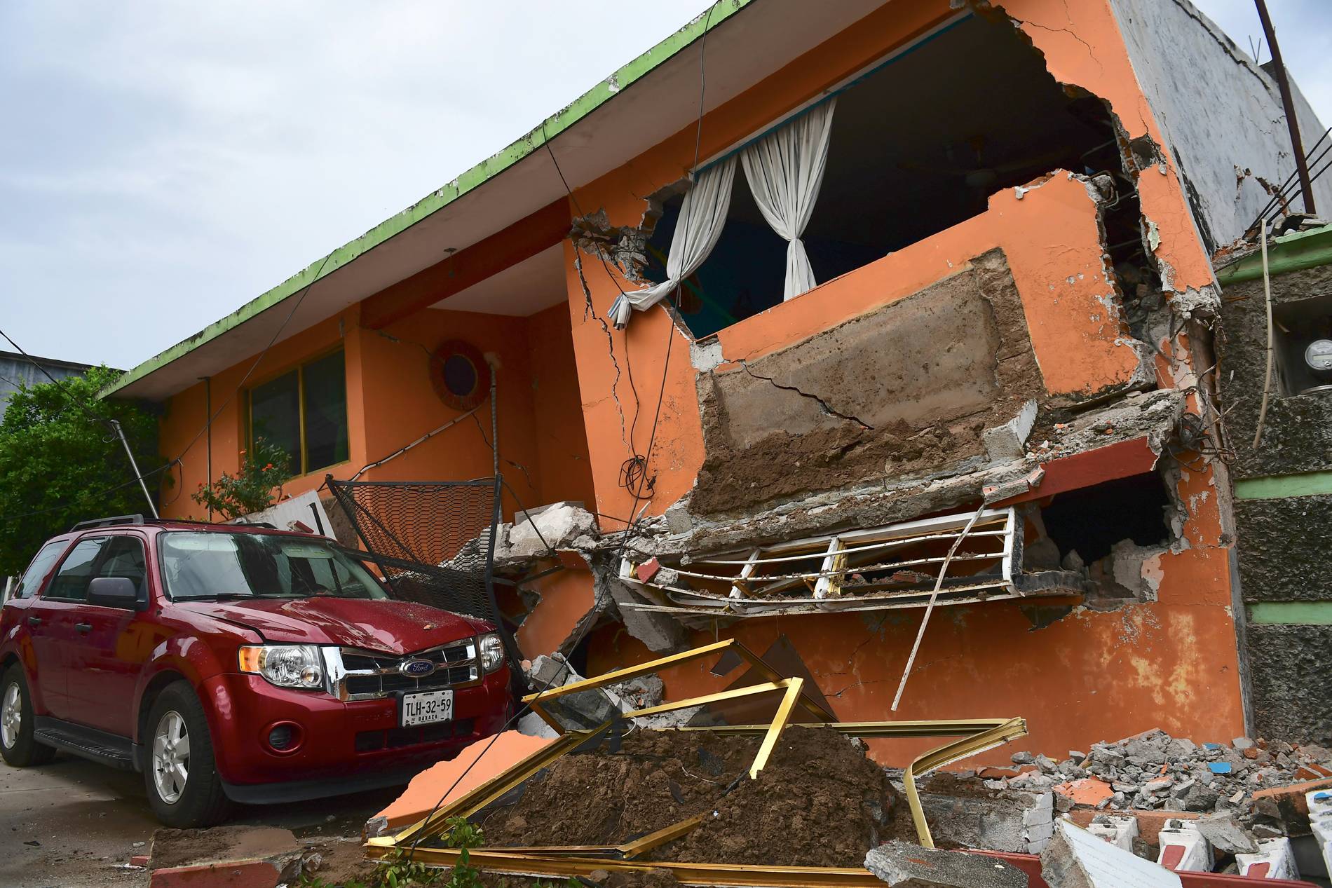Casa gravemente danificada pelo terremoto, em Juchitan, Oaxaca, no México