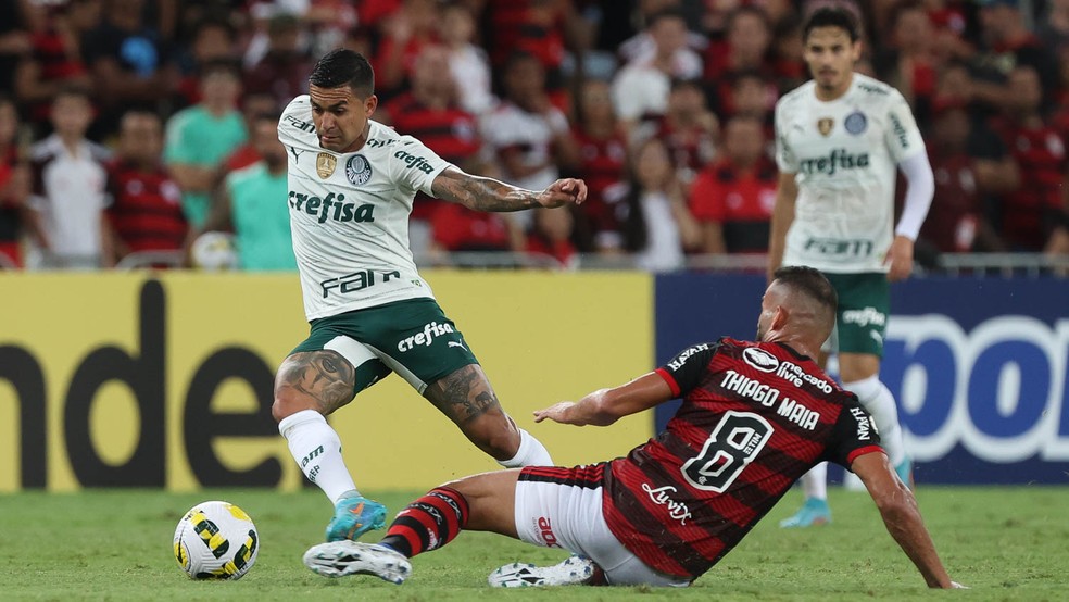 Sem querer desgaste com o Palmeiras, Flamengo acompanha com atenção novela por renovação de Dudu