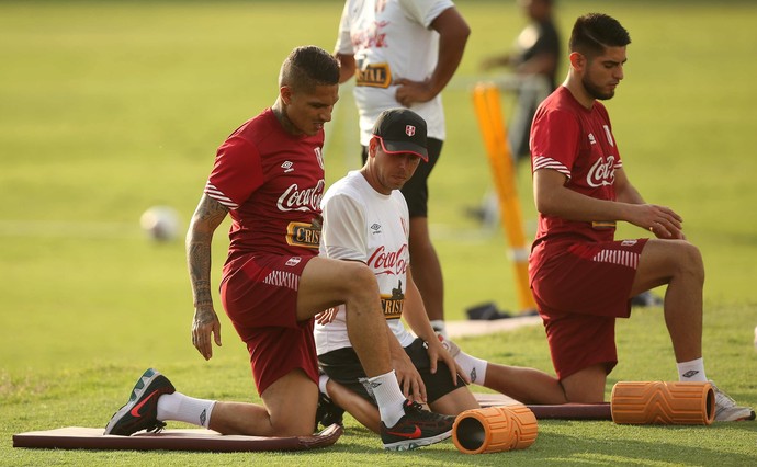 O dia depois do Fla-Flu: Guerrero se junta a seleção peruana em Lima