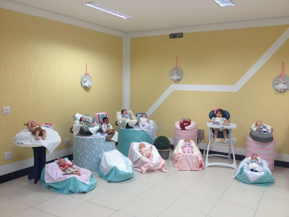 Exposição em Cerquilho levou bonecas feitas por Ana e sua amiga (Foto: Arquivo Pessoal/Ana Lúcia Lourenço)