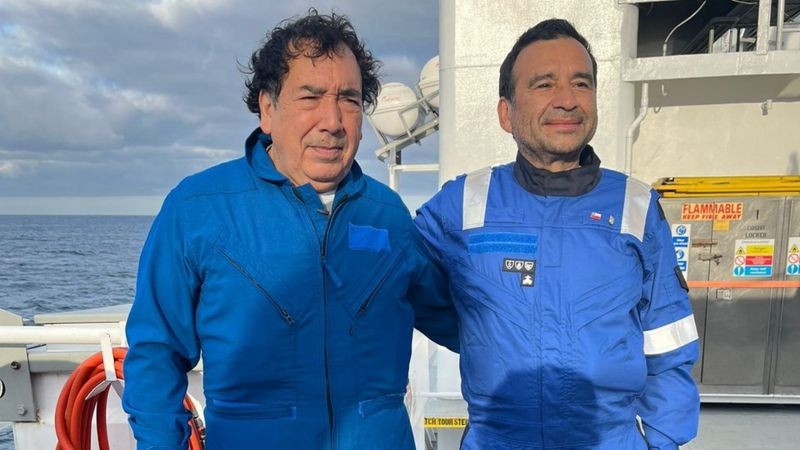 Osvaldo Ulloa (à direita) e Rubén Escribano (Foto: Angela Posada via BBC News)