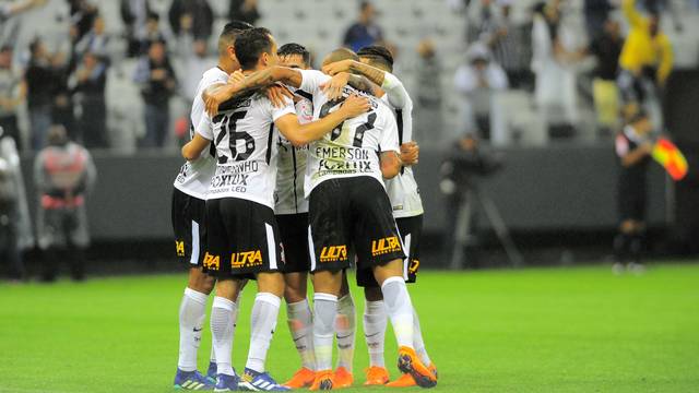 A comemoração do gol da vitória do Corinthians