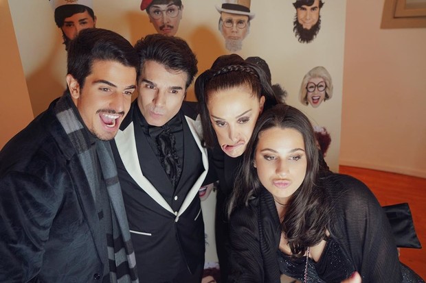 Claudia Raia e Jarbas Homem de Mello com Sophia Raia e Enzo Celulari (Foto: Reprodução/Instagram)