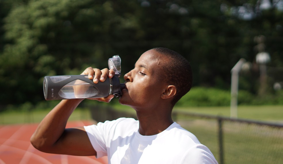 Hidratação é importante para atingir o corpo ideal — Foto: Reprodução/Unsplash