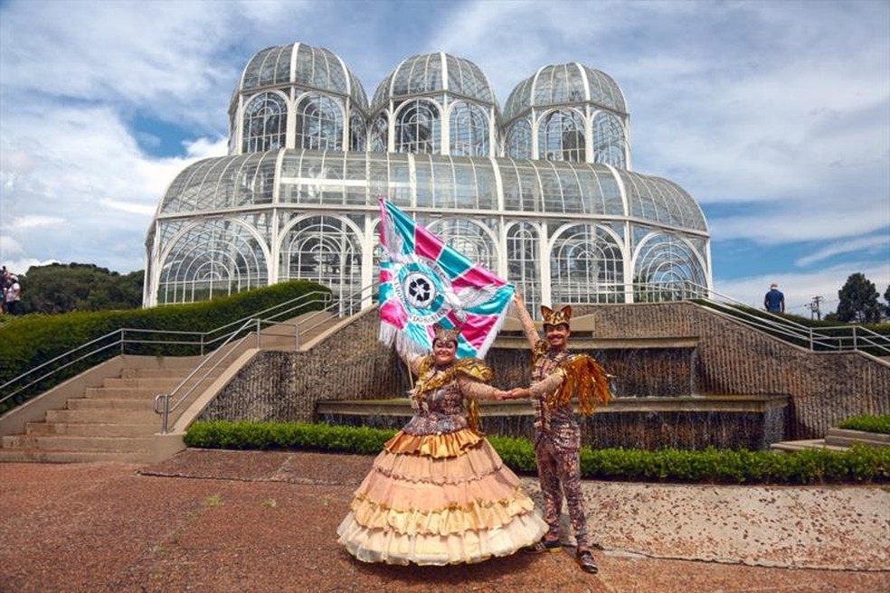 Escolas de samba gravaram clipes em pontos turísticos de Curitiba — Foto: Cido Marques/SMCS