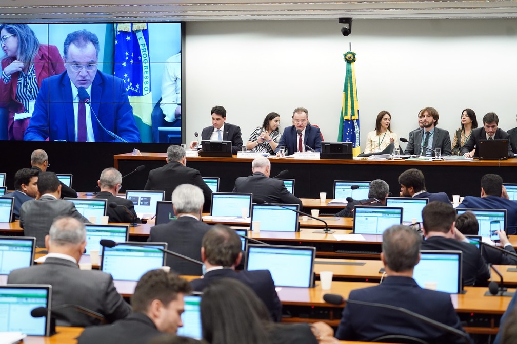Reunião para leitura do voto complementar do relator da reforma da Previdência, deputado Samuel Moreira (PSDB-SP) — Foto: Pablo Valadares/Câmara dos Deputados