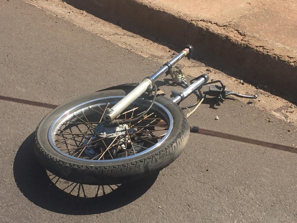 Motociclista morreu na Avenida Raimundo Maiolini, em Presidente Prudente — Foto: Murilo Zara/TV Fronteira