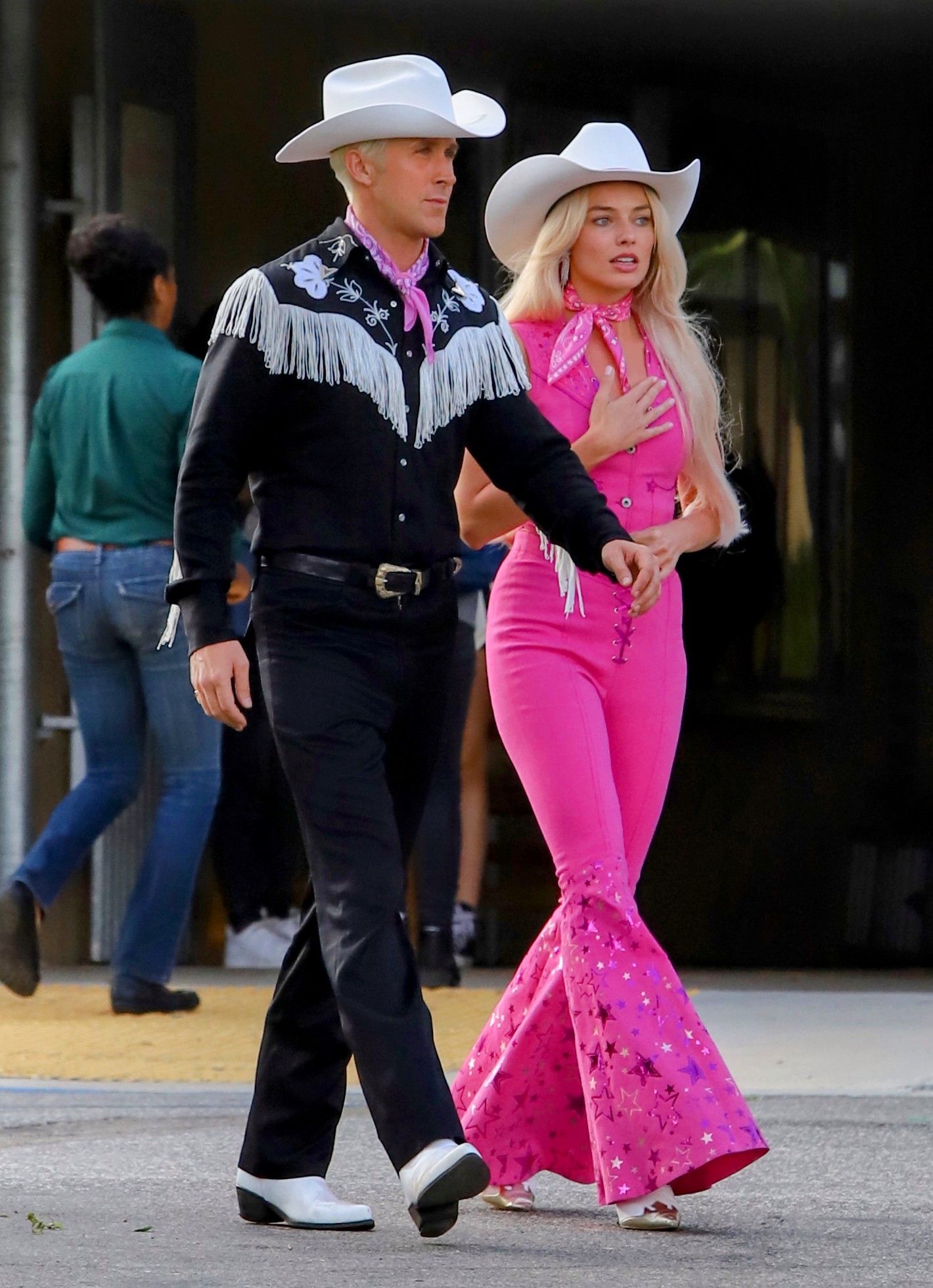 Ryan Gosling e Margot Robbie em gravações de Barbie (Foto: The Grosby Group)