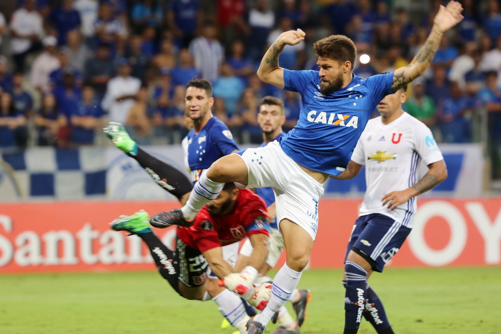 Rafael Sobis marca o sÃ©timo gol do Cruzeiro diante de La U, concretizando o sonho do torcedor cruz (Foto: Paulo Fonseca/EFE)