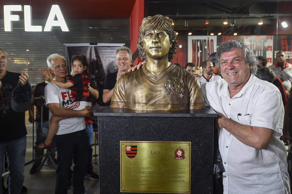Lico e seu busto na sede social do Flamengo &mdash; Foto: Marcelo Cortes/Flamengo