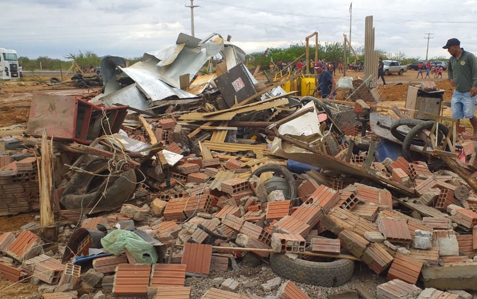 Ação de reintegração de posse de lotes da Codevasf é deflagrada no norte da Bahia  — Foto: Divulgação/MST