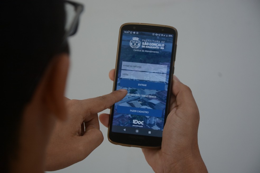 Aplicativo visa reduzir número de atendimento presenciais em São Gonçalo do Amarante — Foto: Júnior Santos