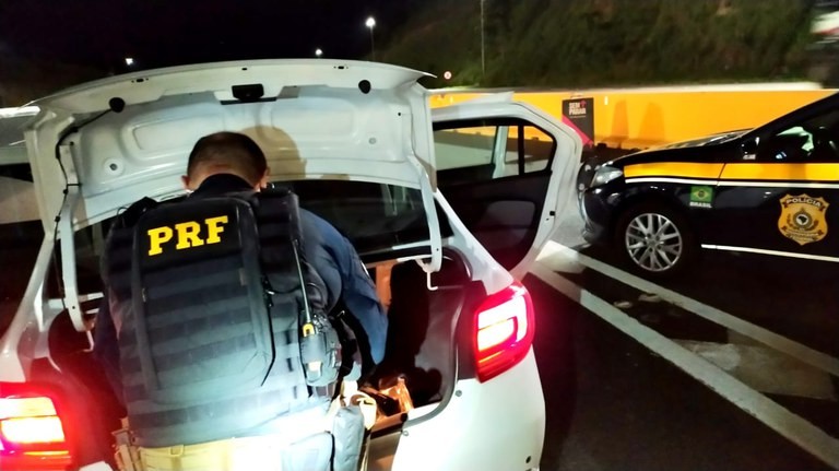 Homem é preso com sete quilos de cocaína em carro na rodovia Fernão Dias