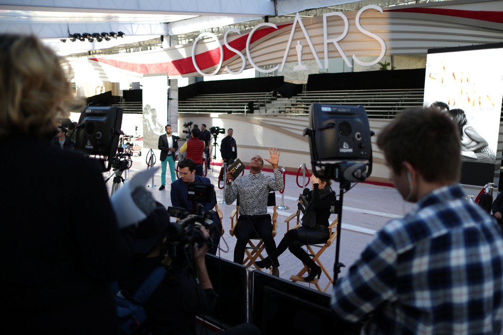 Equipe faz os últimos preparativos antes da cerimônia do Oscar 2019 em Los Angeles — Foto: REUTERS/Lucy Nicholson