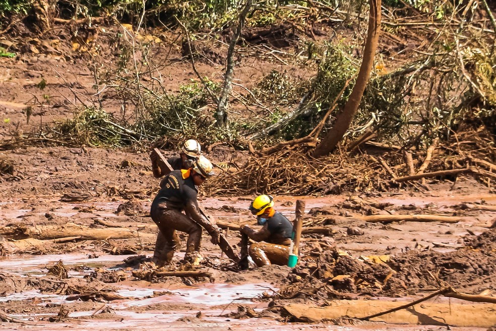 Equipes de resgate de terra e de helicóptero tem mais um dia intenso em Brumadinho — Foto: CADU ROLIM/FOTOARENA/FOTOARENA/ESTADÃO CONTEÚDO