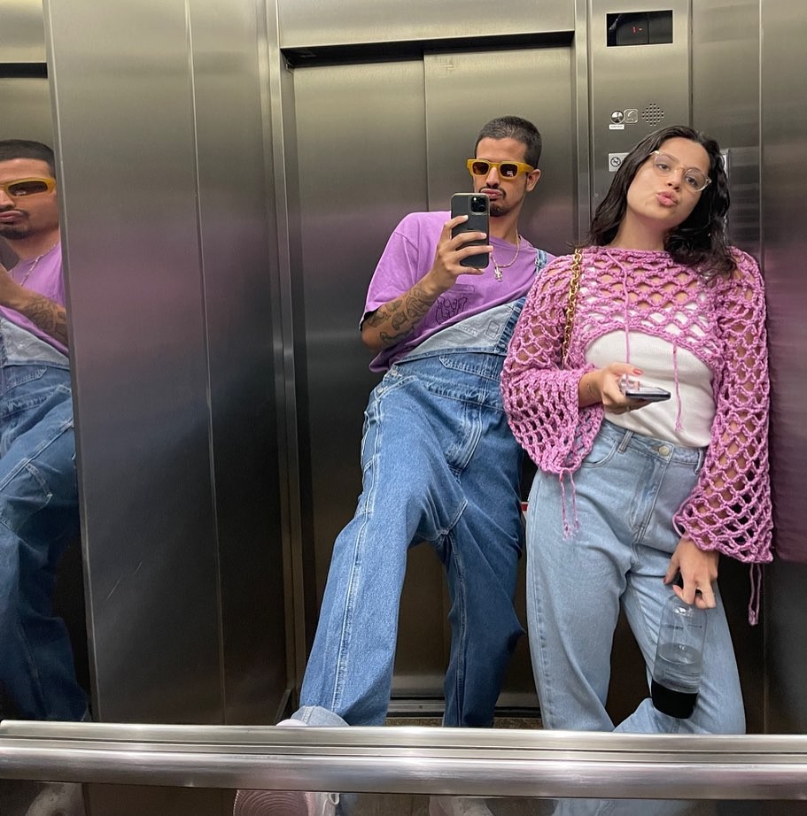 Enzo Celulari e Sophia Raia no elevador com looks combinados (Foto: Reprodução Instagram)