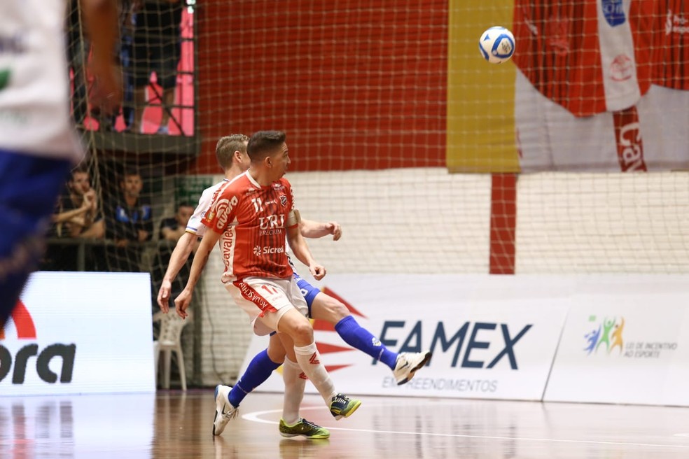 Jogador De Futsal Para Jogada De Gol Certo Por Fair Play Na Liga