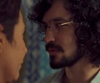 Andréa Beltrão e Gabriel Leone como Rebeca e Felipe em 'Um lugar ao Sol' | Reprodução