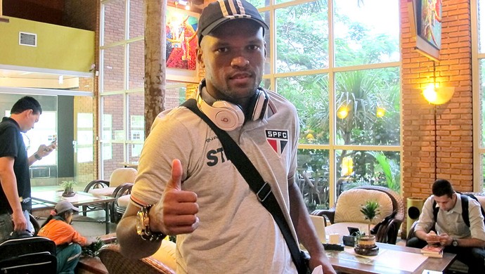Em AL, Edson diz manter a esperança de ganhar espaço no São Paulo