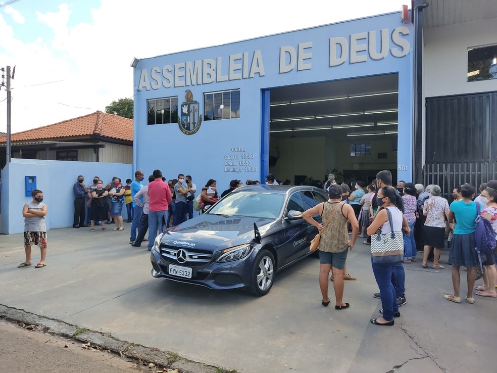 Velório de Daniel Alves de Lima, de 32 anos, foi realizado na sede da Igreja Assembleia de Deus, no Jardim Monte Alto — Foto: Aline Costa/G1