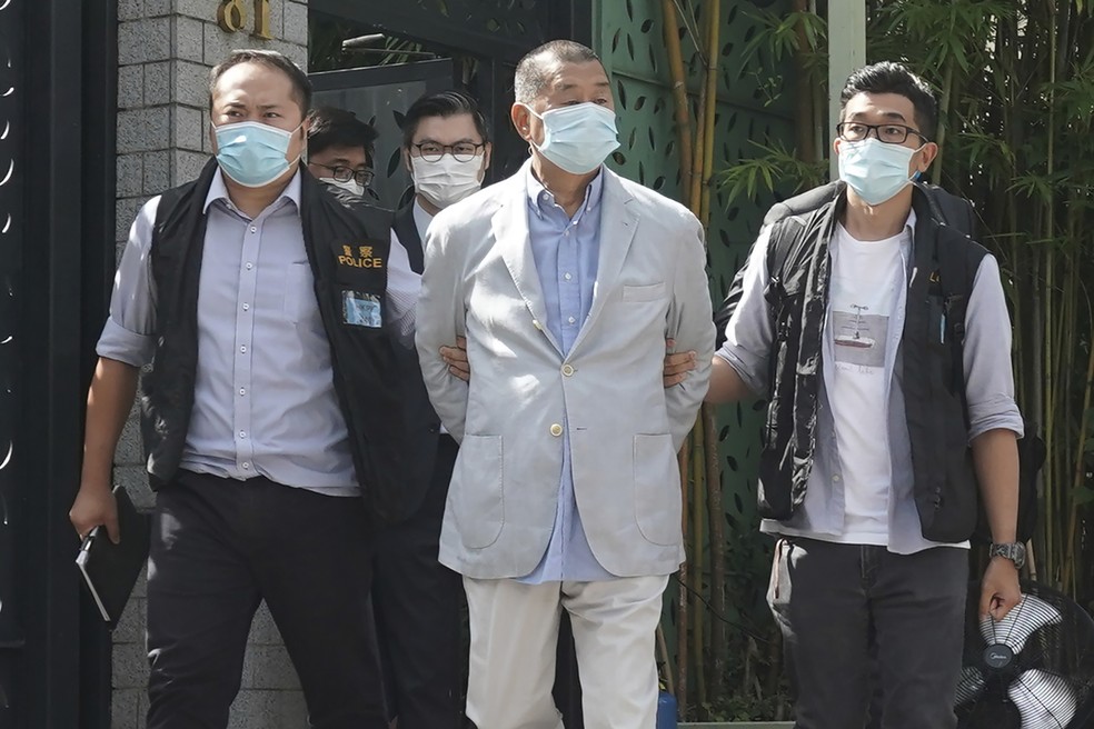 Jimmy Lai é detido em Hong Kong em 10 de agosto de 2020 — Foto: AP 