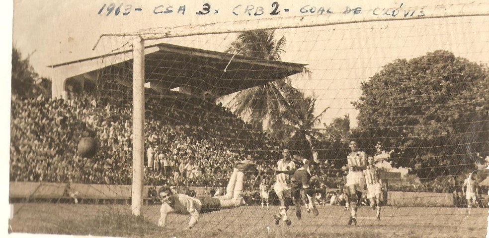 Clássico entre CRB e CSA de 1963 — Foto: Arquivo/Museu dos Esportes