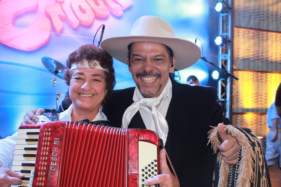 Berenice Azambuja ao lado de Neto Fagundes no Galp&atilde;o Crioulo, da RBS TV &mdash; Foto: RBS TV