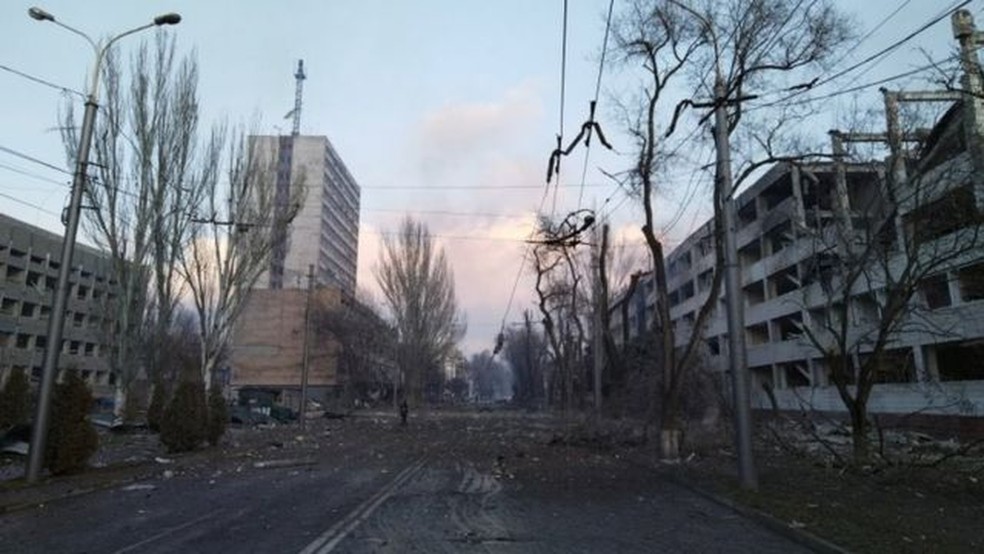 Cidade vive crise humanitária, dizem autoridades — Foto: Reuters via BBC